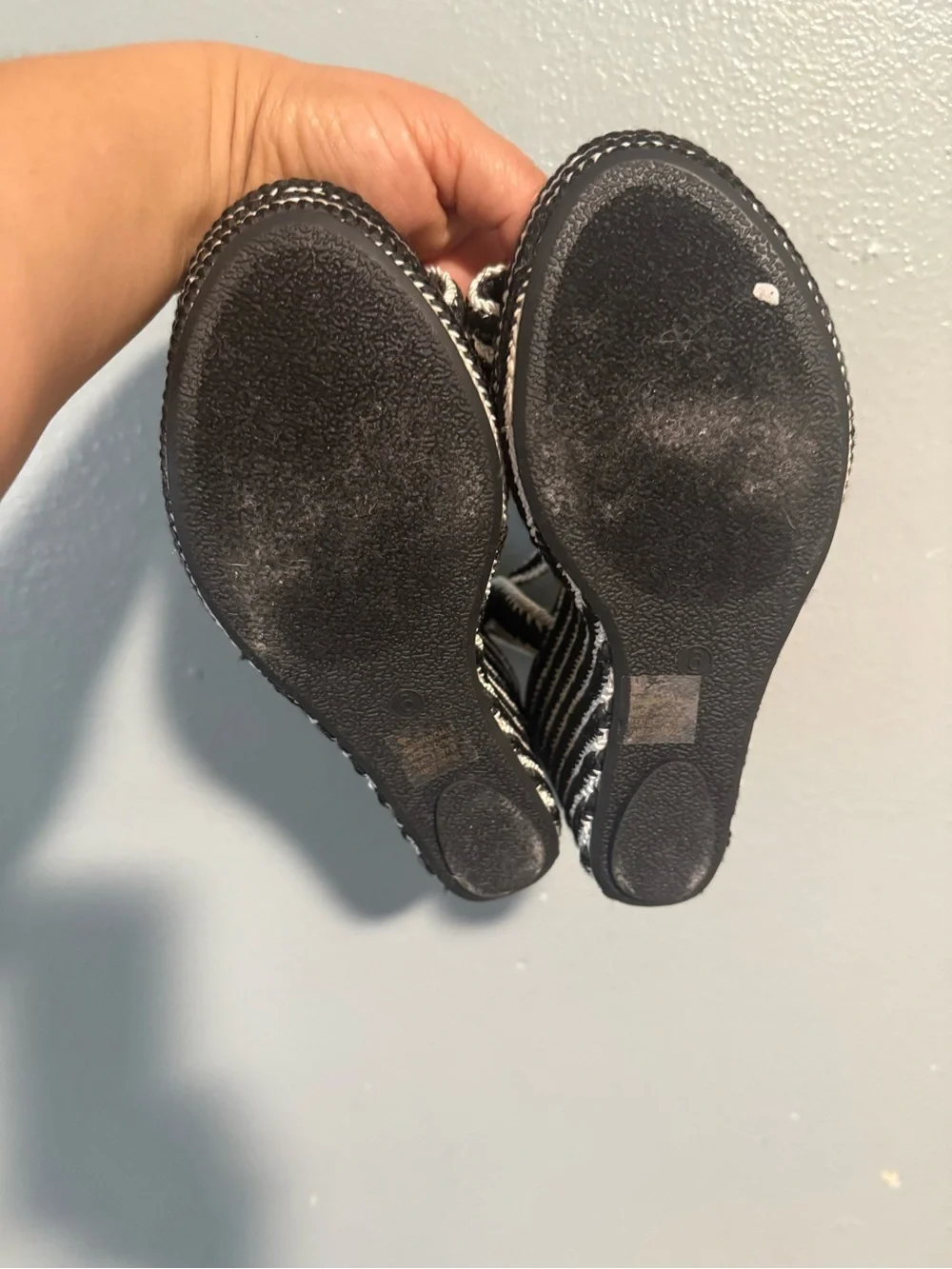 Mia Black & White Woven Platform Wedge Sandals - Women size 6